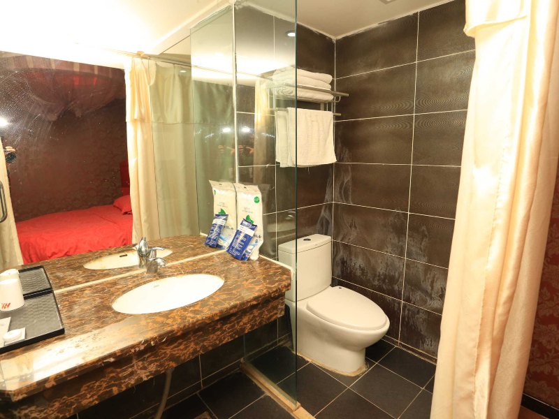 hotelPic