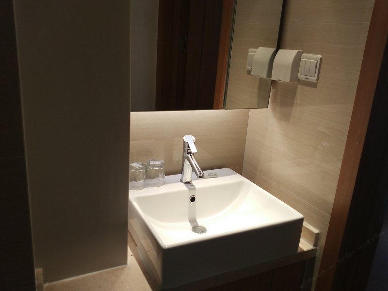 hotelPic
