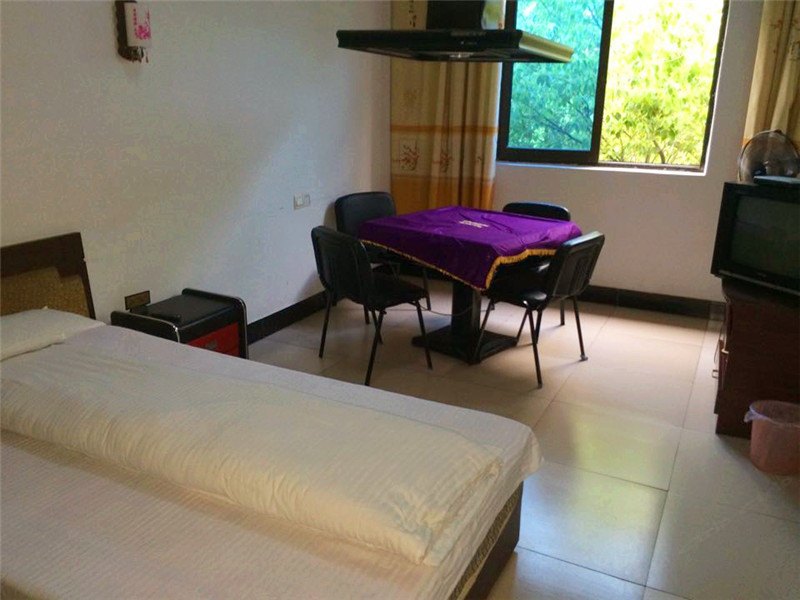 hotelPic