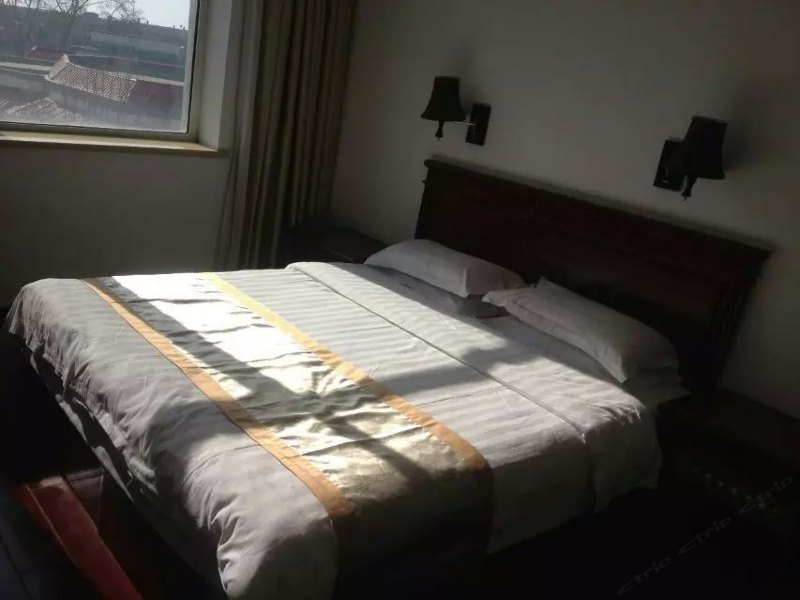 hotelPic