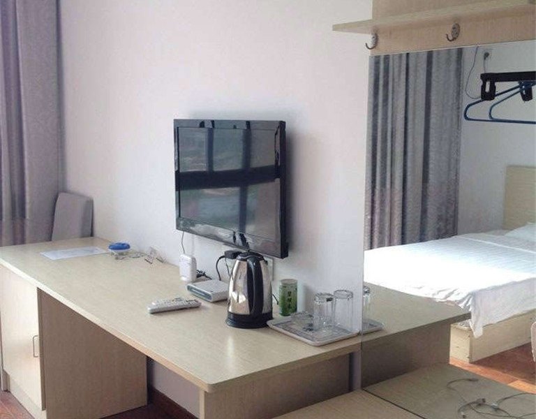 hotelPic