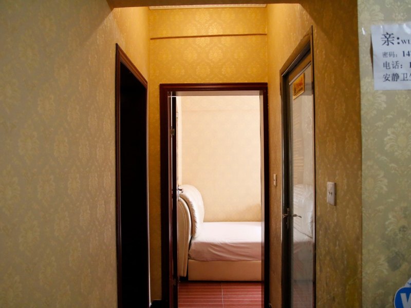 hotelPic