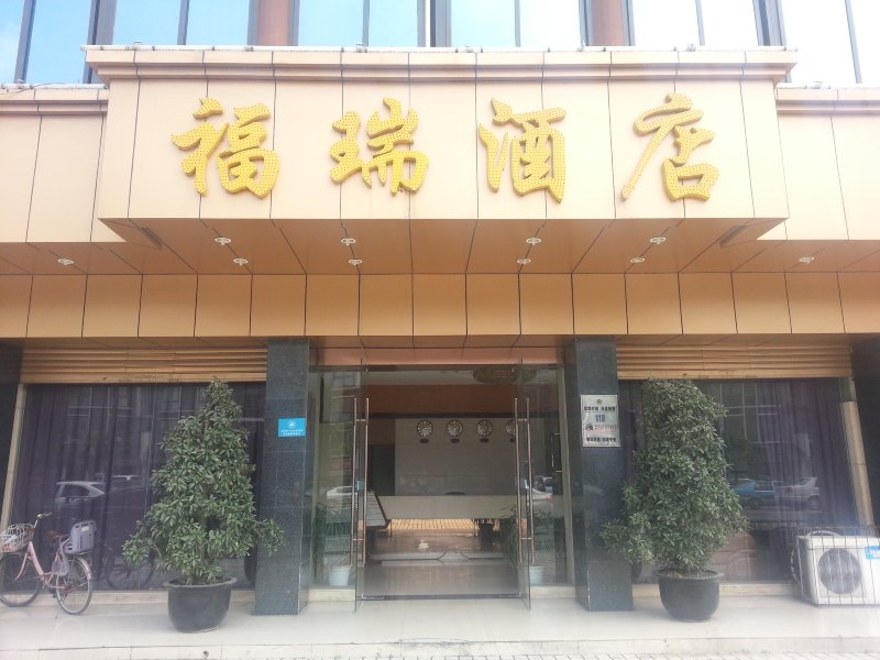 hotelPic