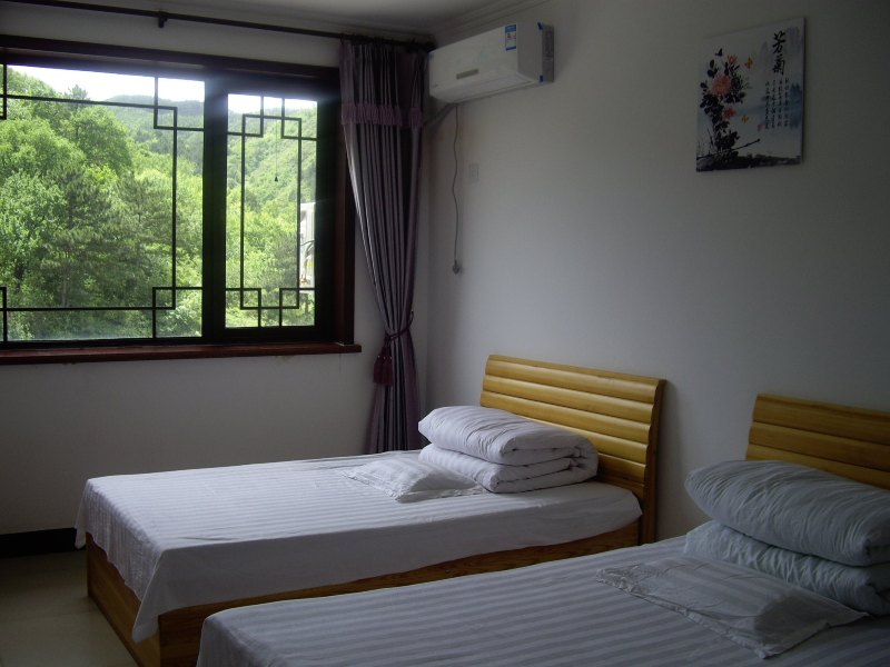 hotelPic
