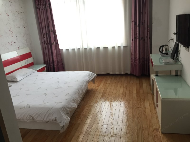 hotelPic