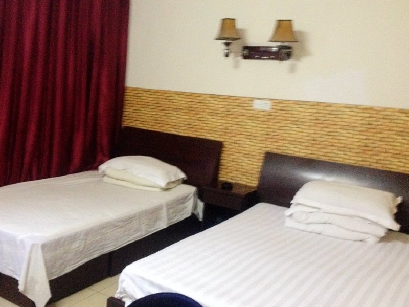 hotelPic