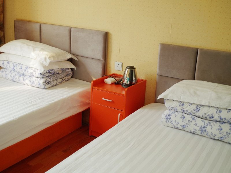 hotelPic