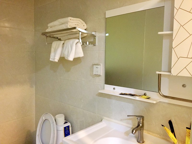 hotelPic