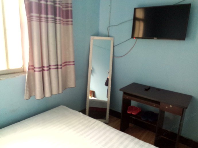 hotelPic