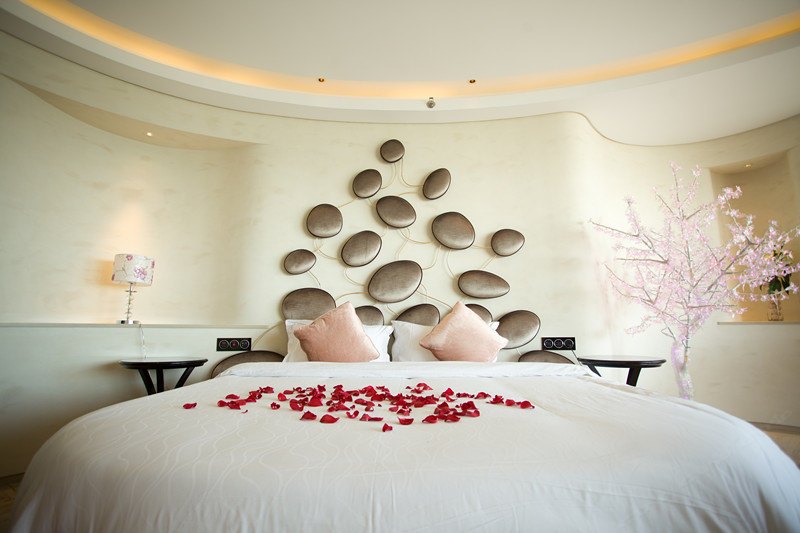hotelPic