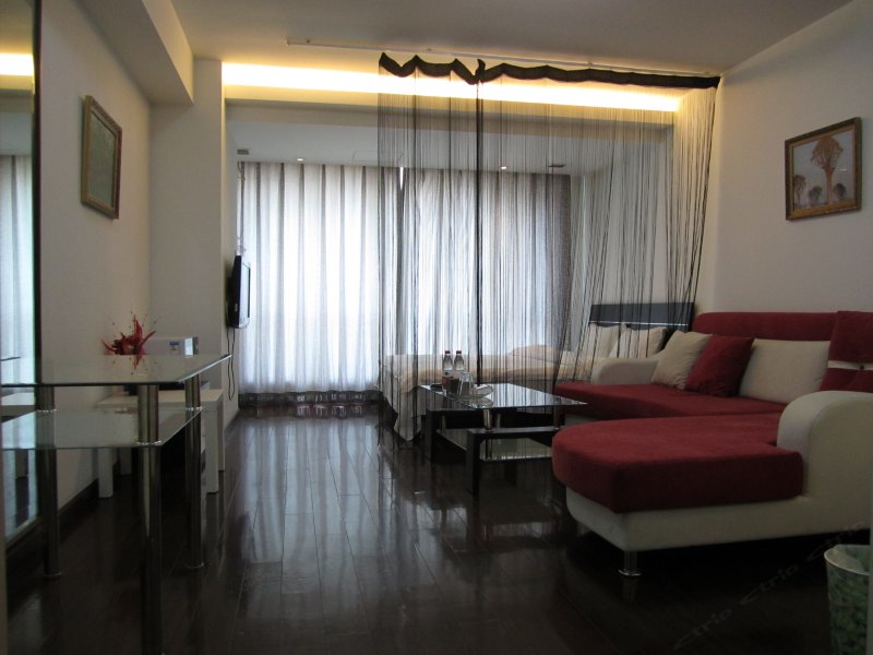 hotelPic