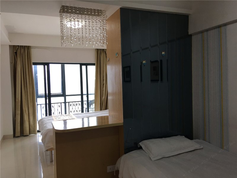hotelPic