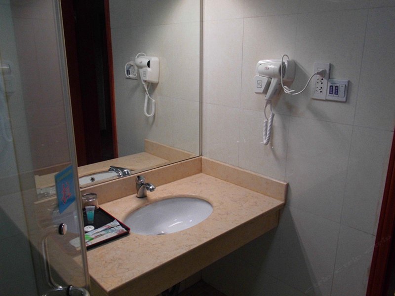 hotelPic