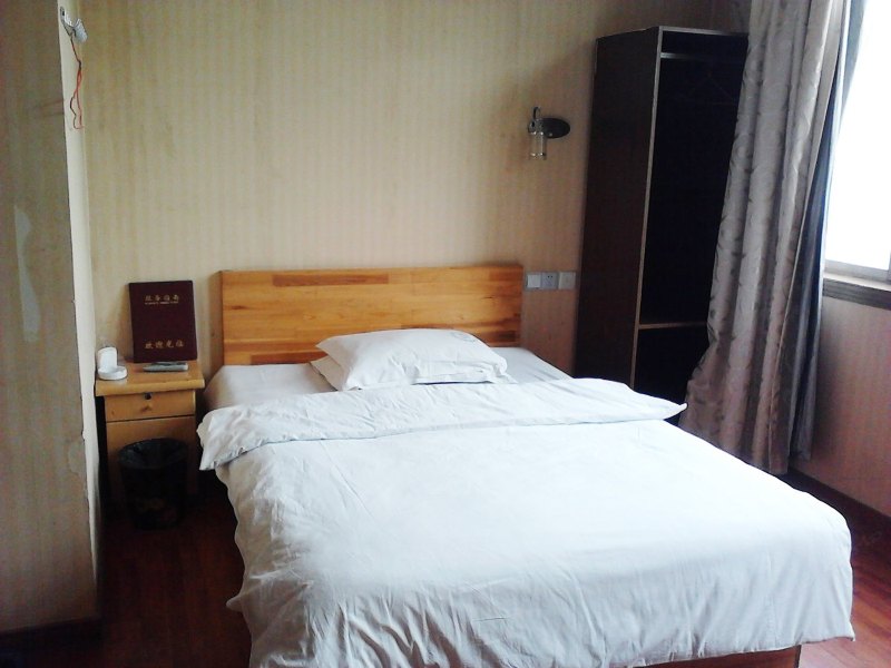 hotelPic