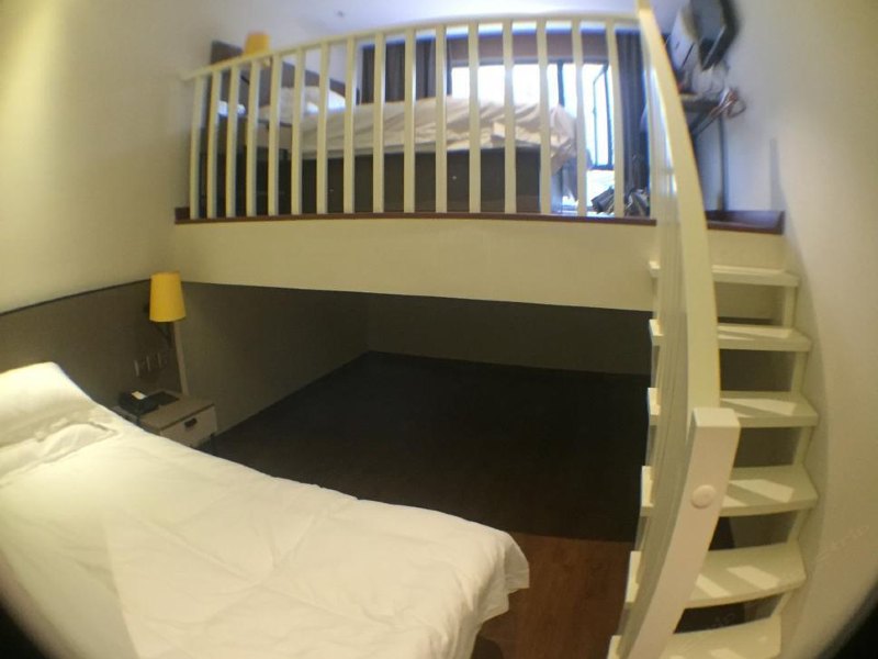 hotelPic