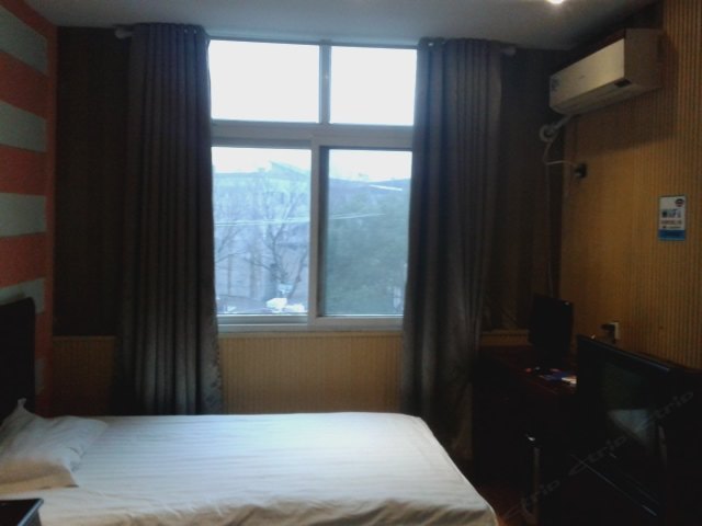 hotelPic