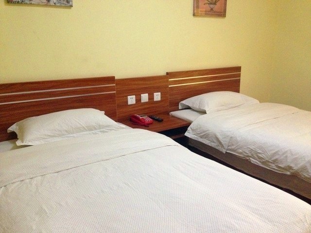 hotelPic