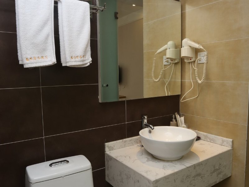hotelPic