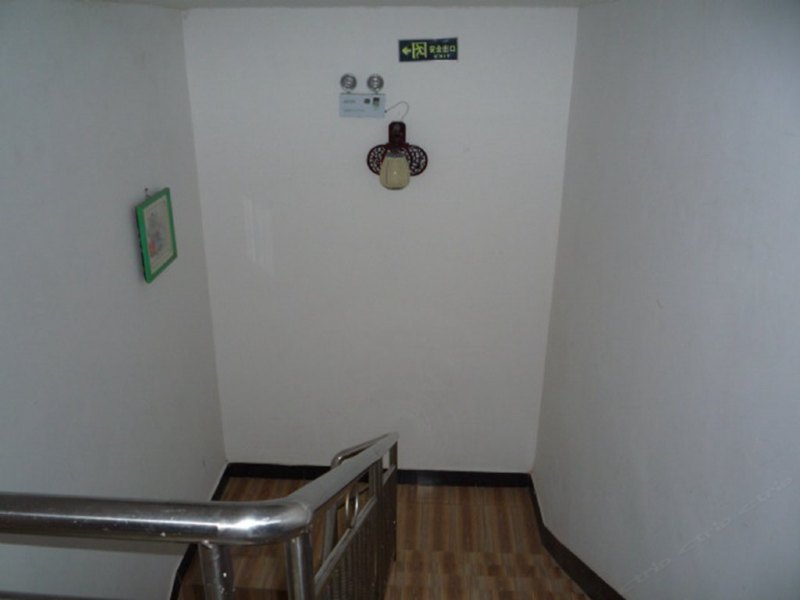 hotelPic