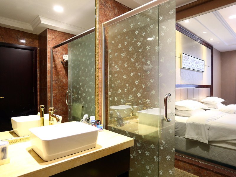 hotelPic