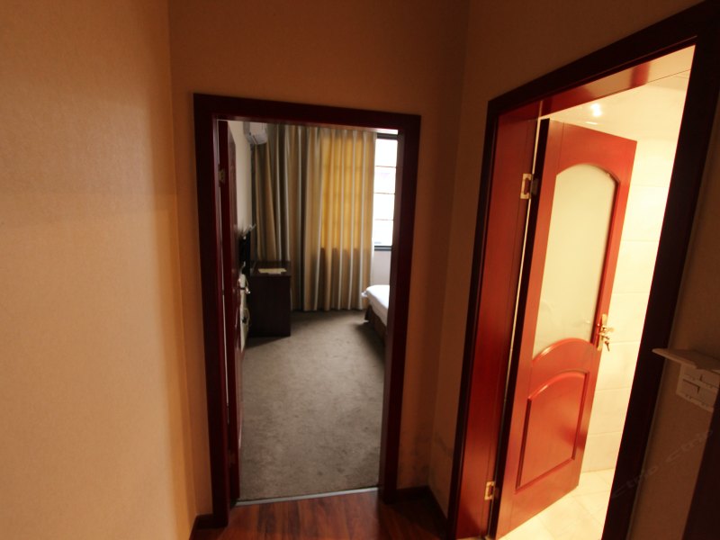 hotelPic