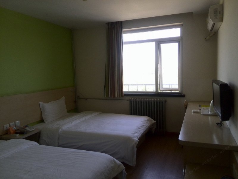 hotelPic