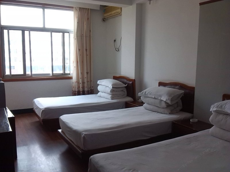 hotelPic
