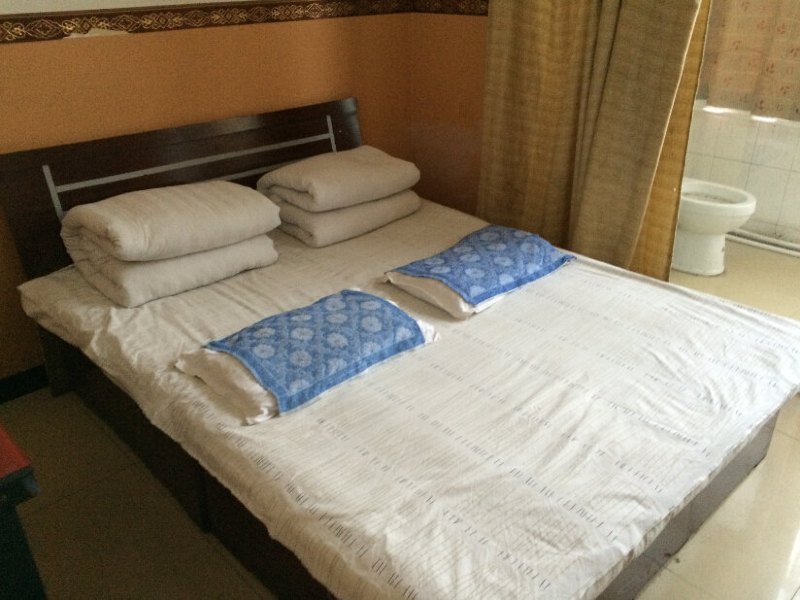 hotelPic