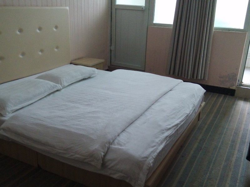 hotelPic