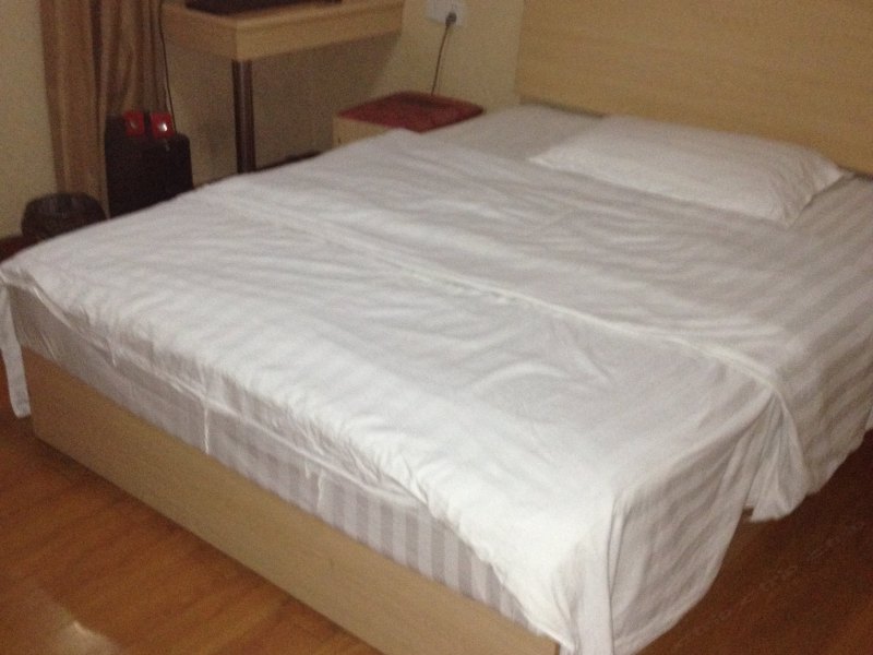 hotelPic