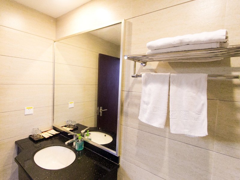 hotelPic