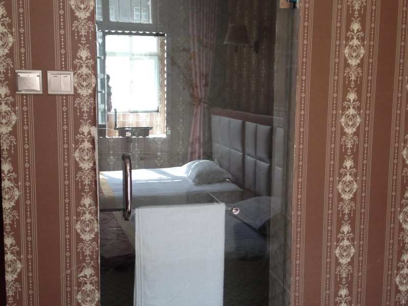 hotelPic