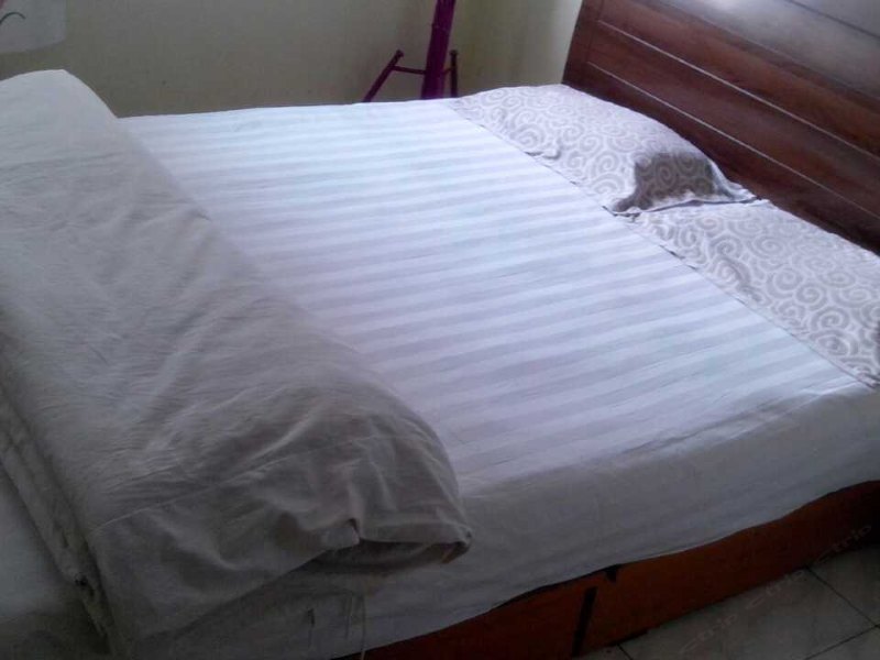 hotelPic