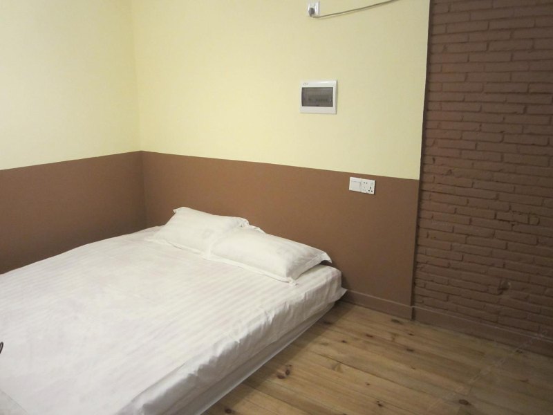 hotelPic