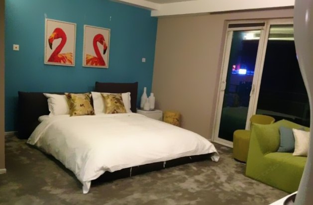 hotelPic
