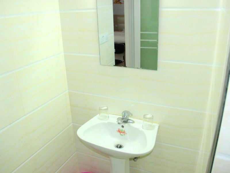 hotelPic