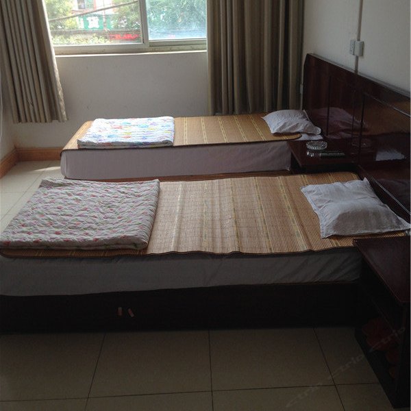 hotelPic