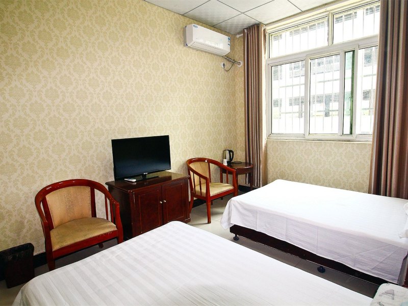 hotelPic
