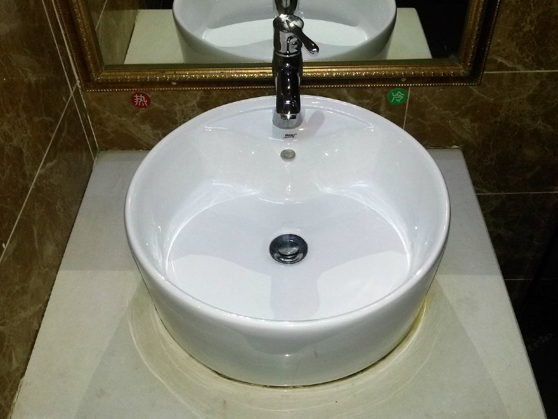 hotelPic