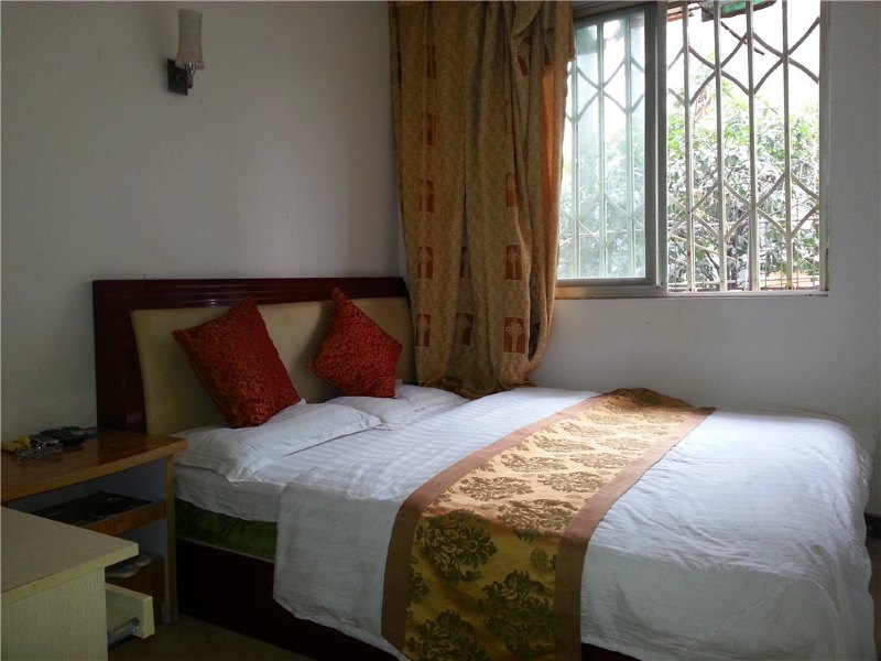 hotelPic
