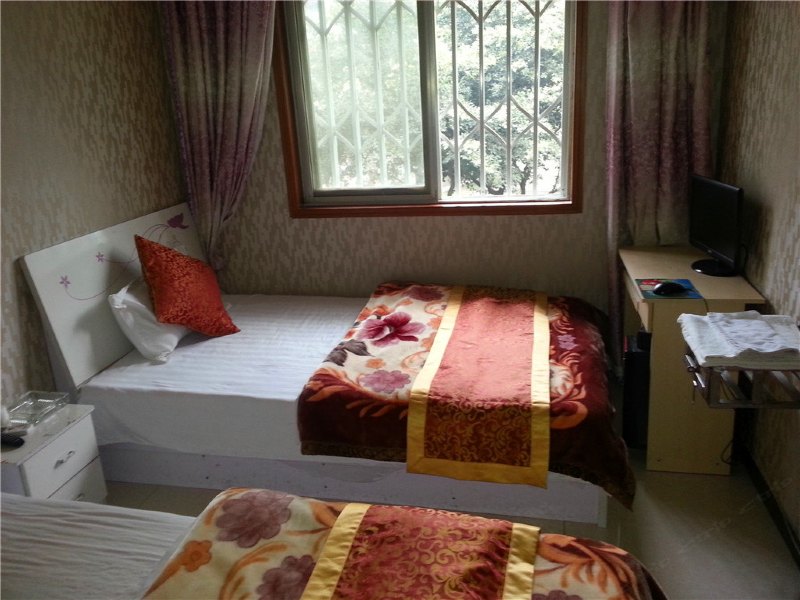 hotelPic
