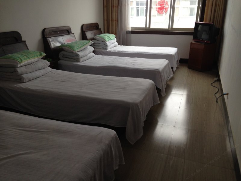hotelPic