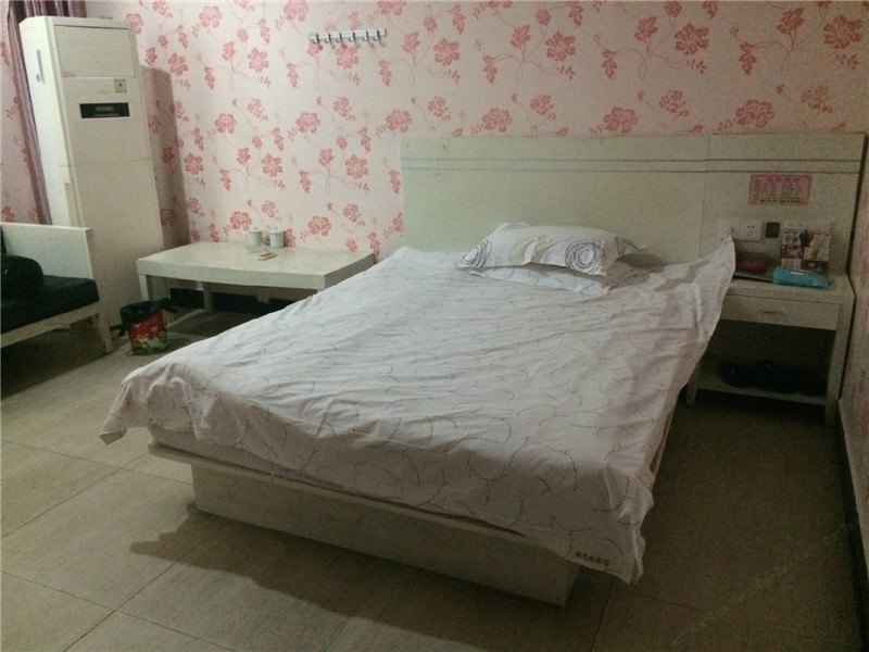 hotelPic