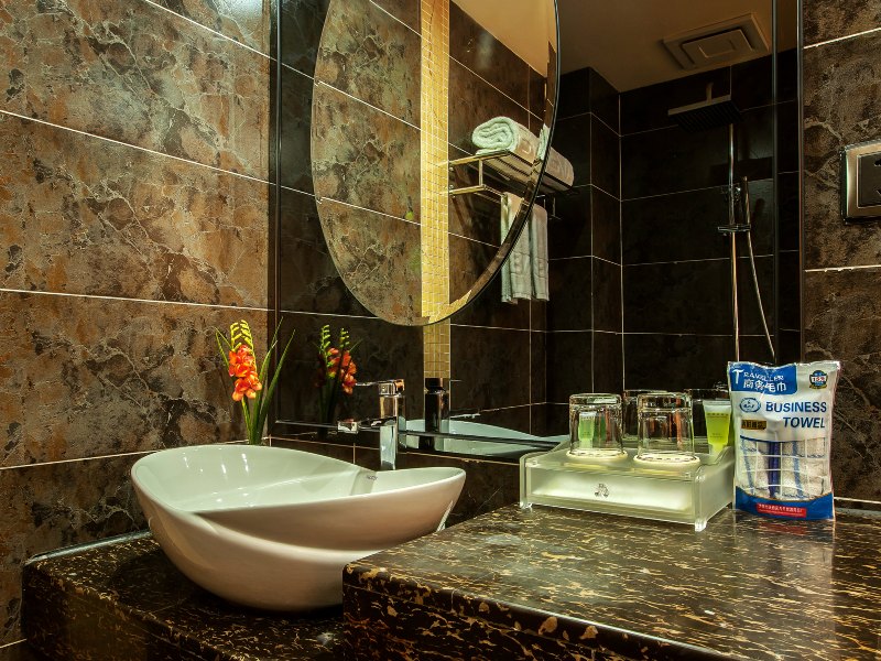hotelPic