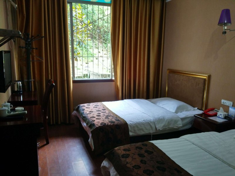 hotelPic