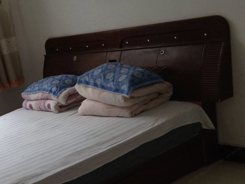 hotelPic