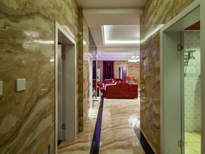 hotelPic