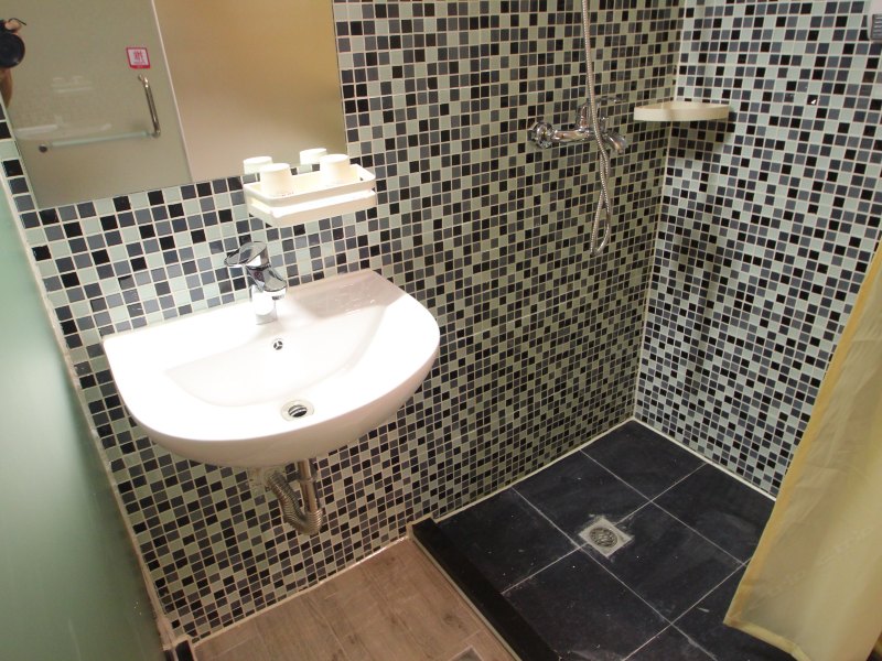 hotelPic