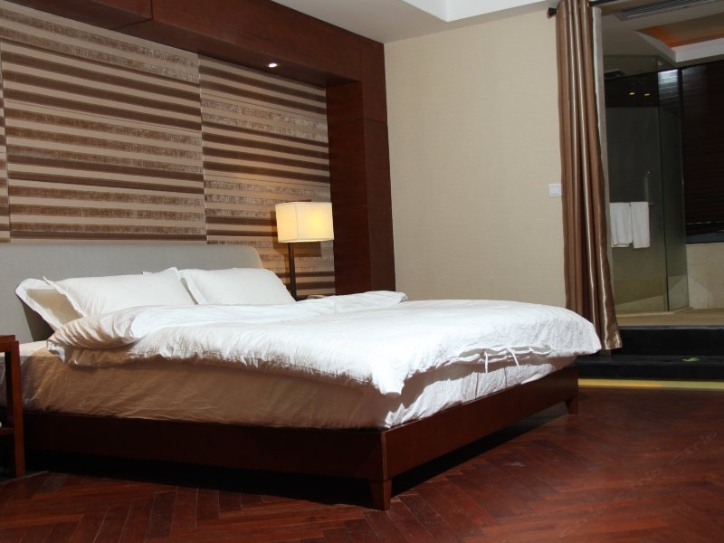hotelPic