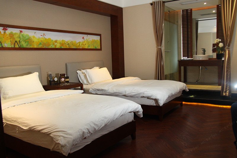 hotelPic